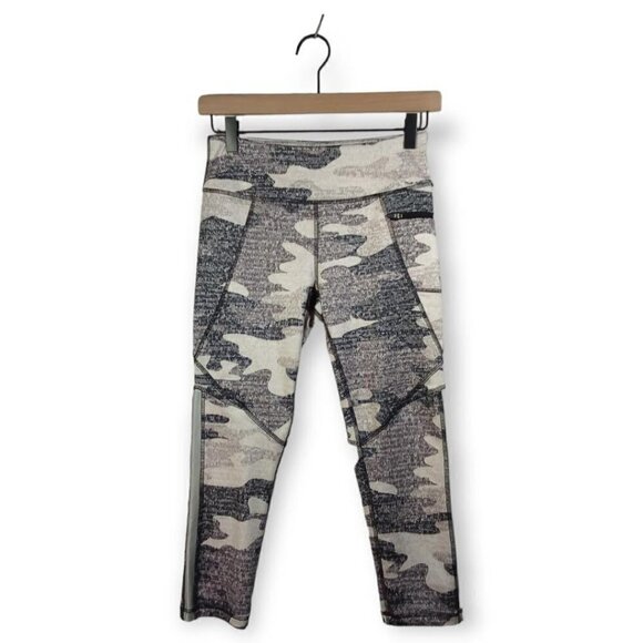 𝅺X by Gottex Camo Capri Leggings Size S - Picture 1 of 4